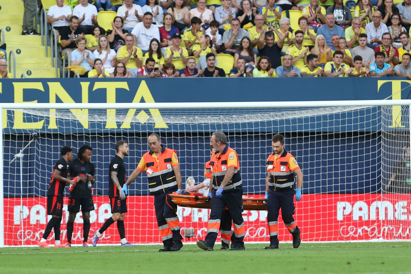 Star Goalkeeper Stretchered Off: "Serious Injury"