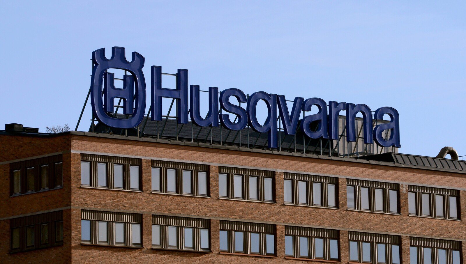 Husqvarna reduces dividend