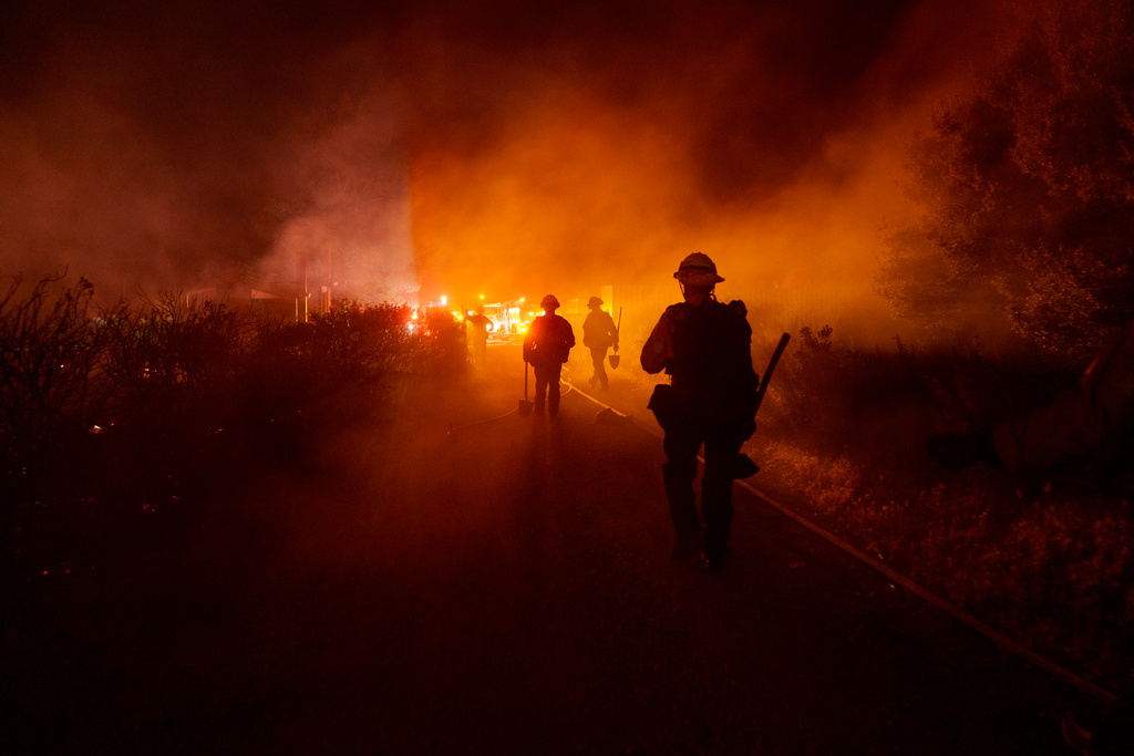 1,200 evacuated from forest fire in California