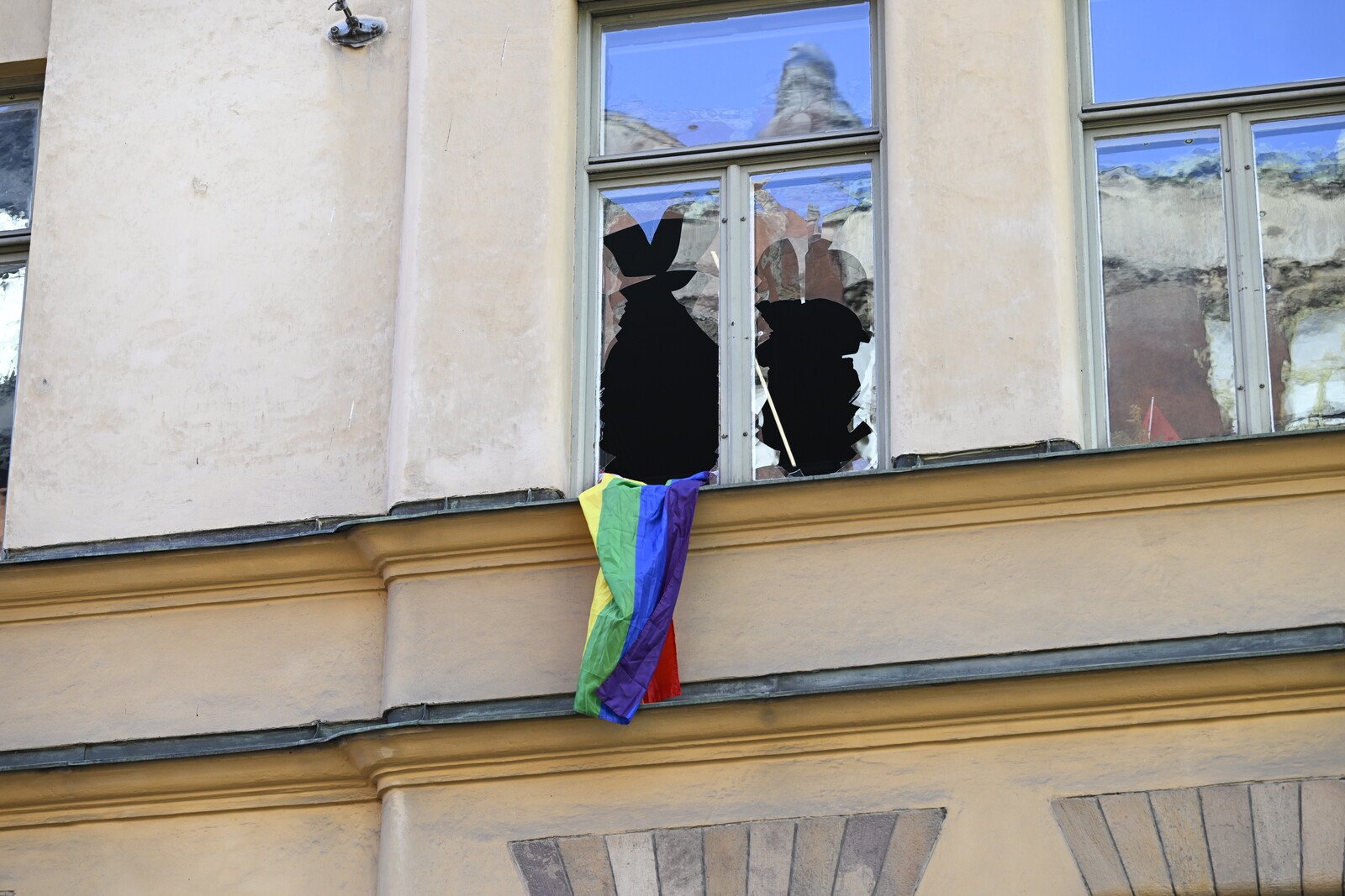 Police operation at the embassy – the pride flag was put up