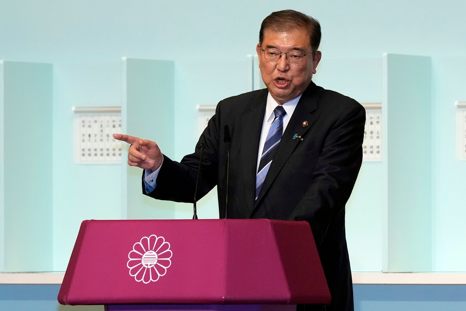 Shigeru Ishibi becomes Prime Minister of Japan