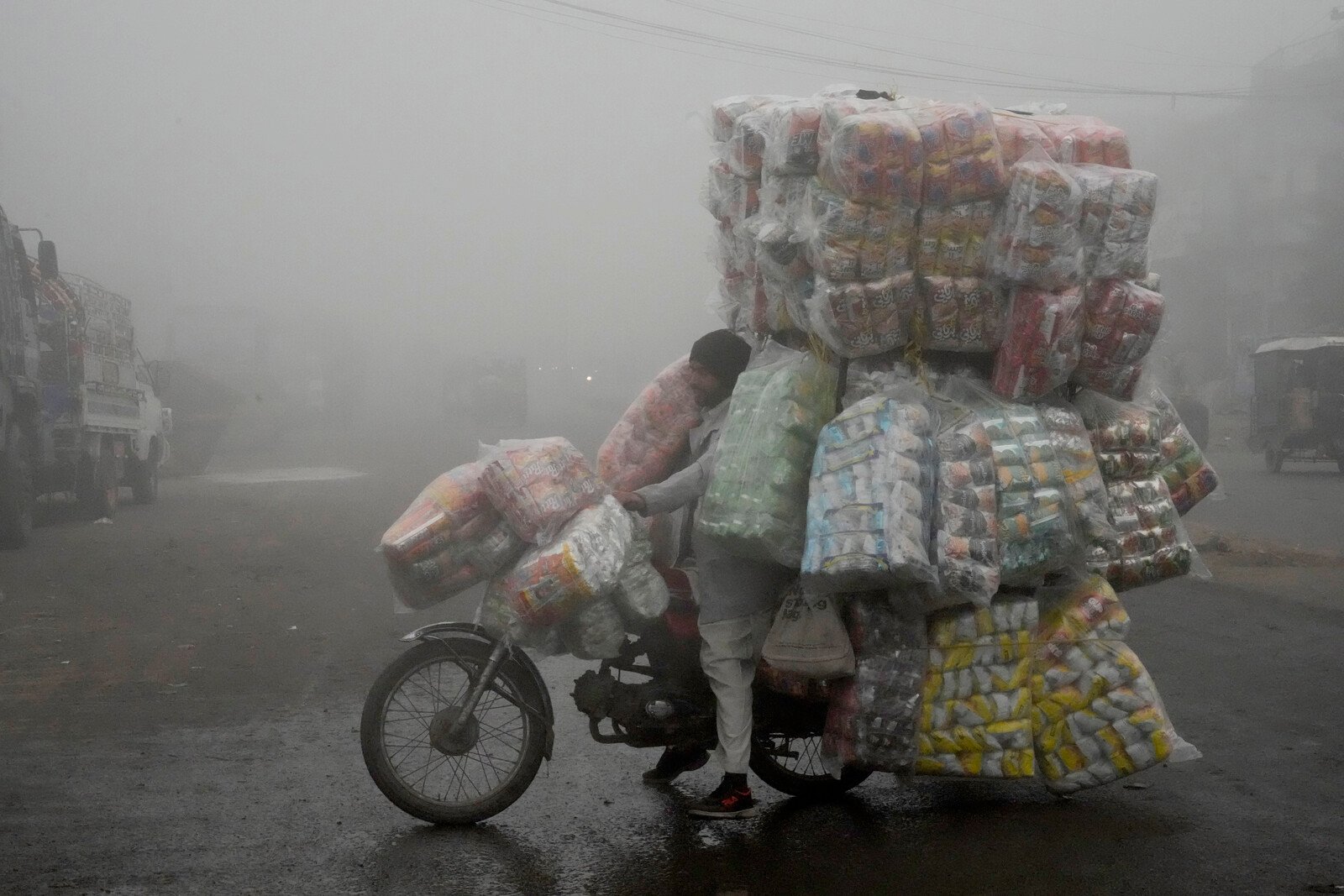 Pakistan: 1.8 million ill due to smog in a month