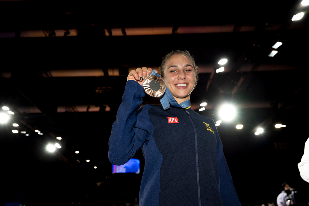 Clear: The Bronze Medalists Carry the Swedish Flag