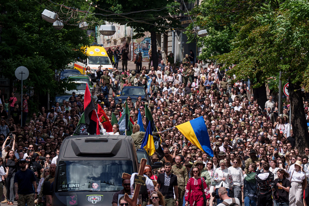 Nearly 1,000 pay tribute to Ukrainian journalist