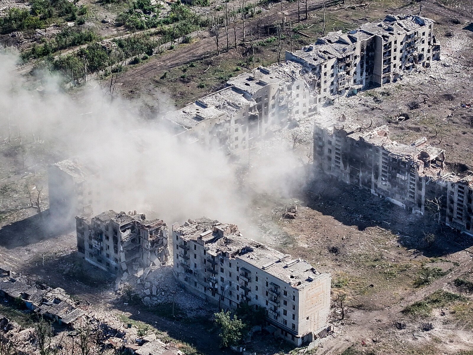 Over 200 civilians remain in the frontline town of Tjasiv Yar