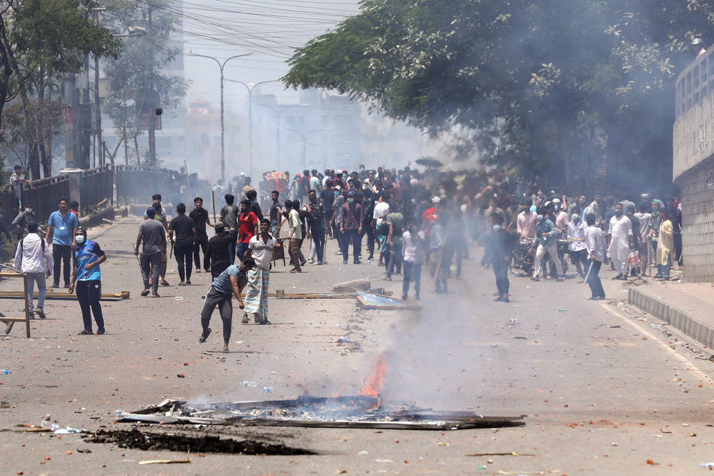 Thousands defy curfew in Bangladesh