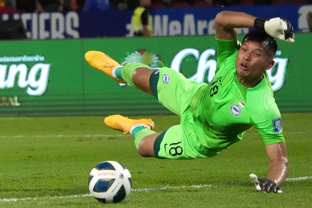 Fans' tribute to the goalkeeper: Bought all the food