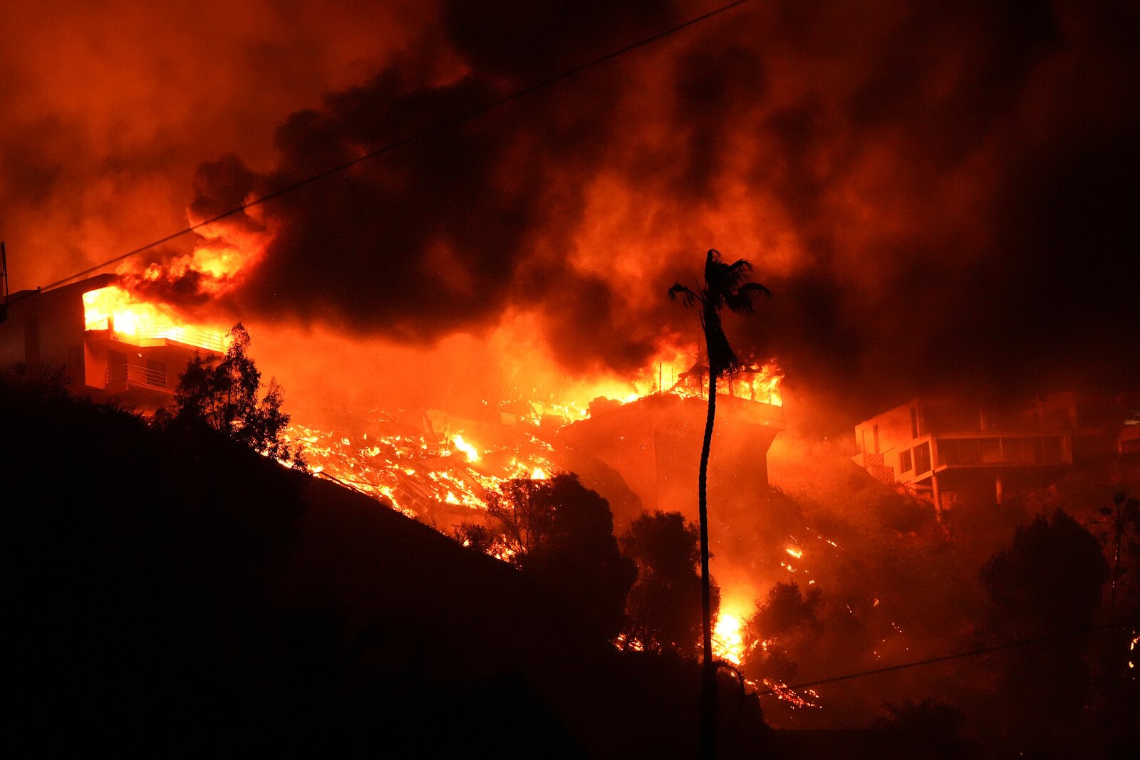 Death toll expected to rise in Los Angeles fires