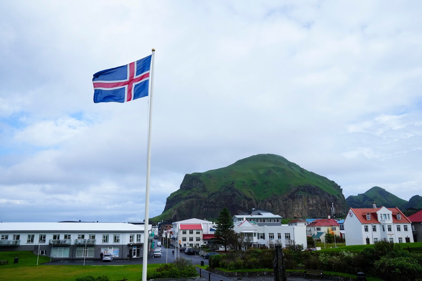 Double rate cut of Icelandic interest rate