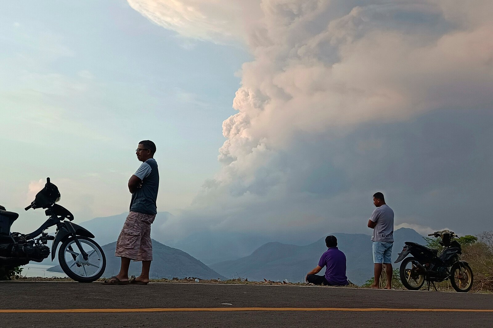 Hot, towering ash clouds spectacle