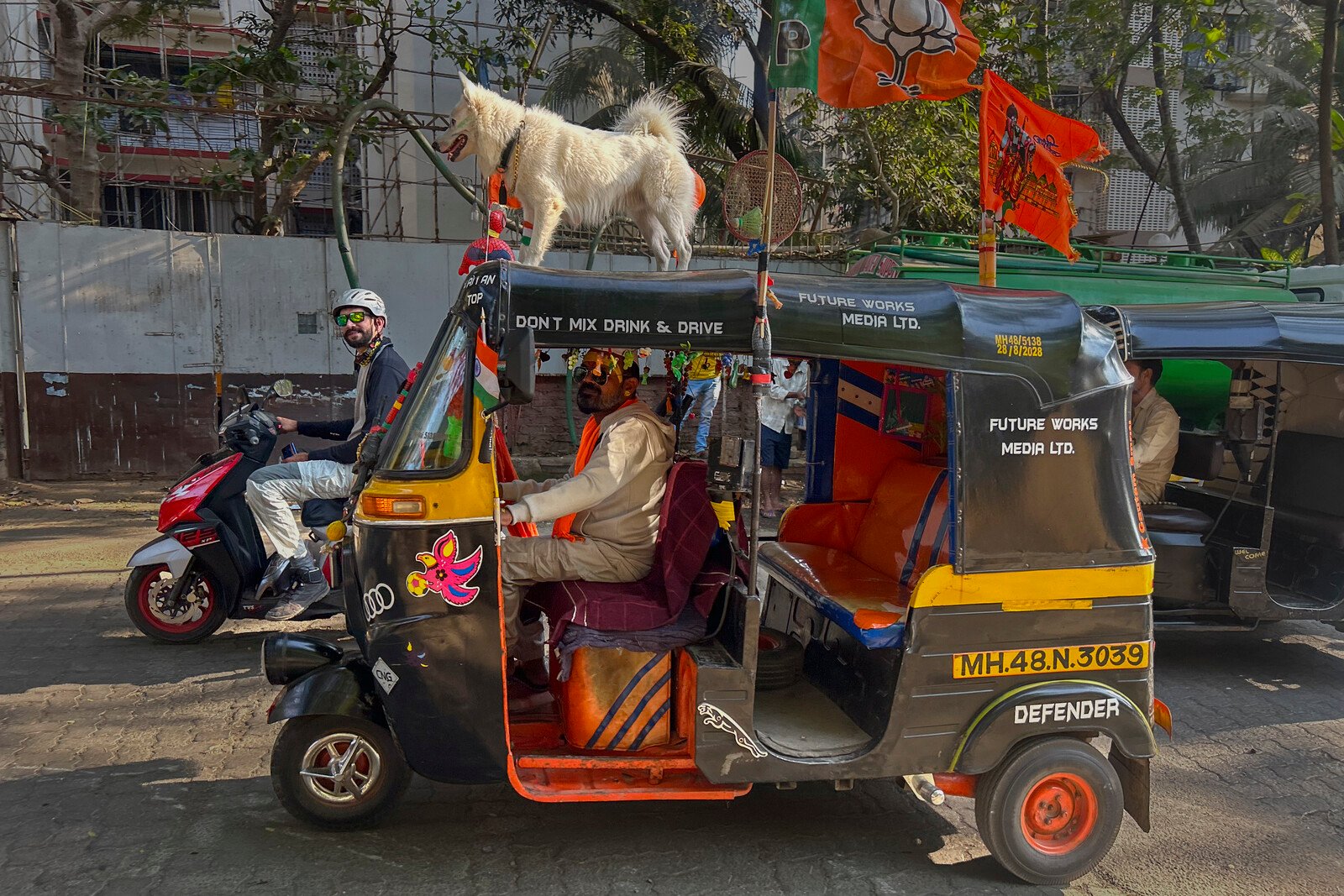 India's Central Bank Lowers Interest Rate