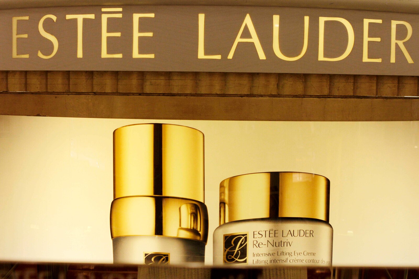 Cosmetics giant lays off 7,000 employees