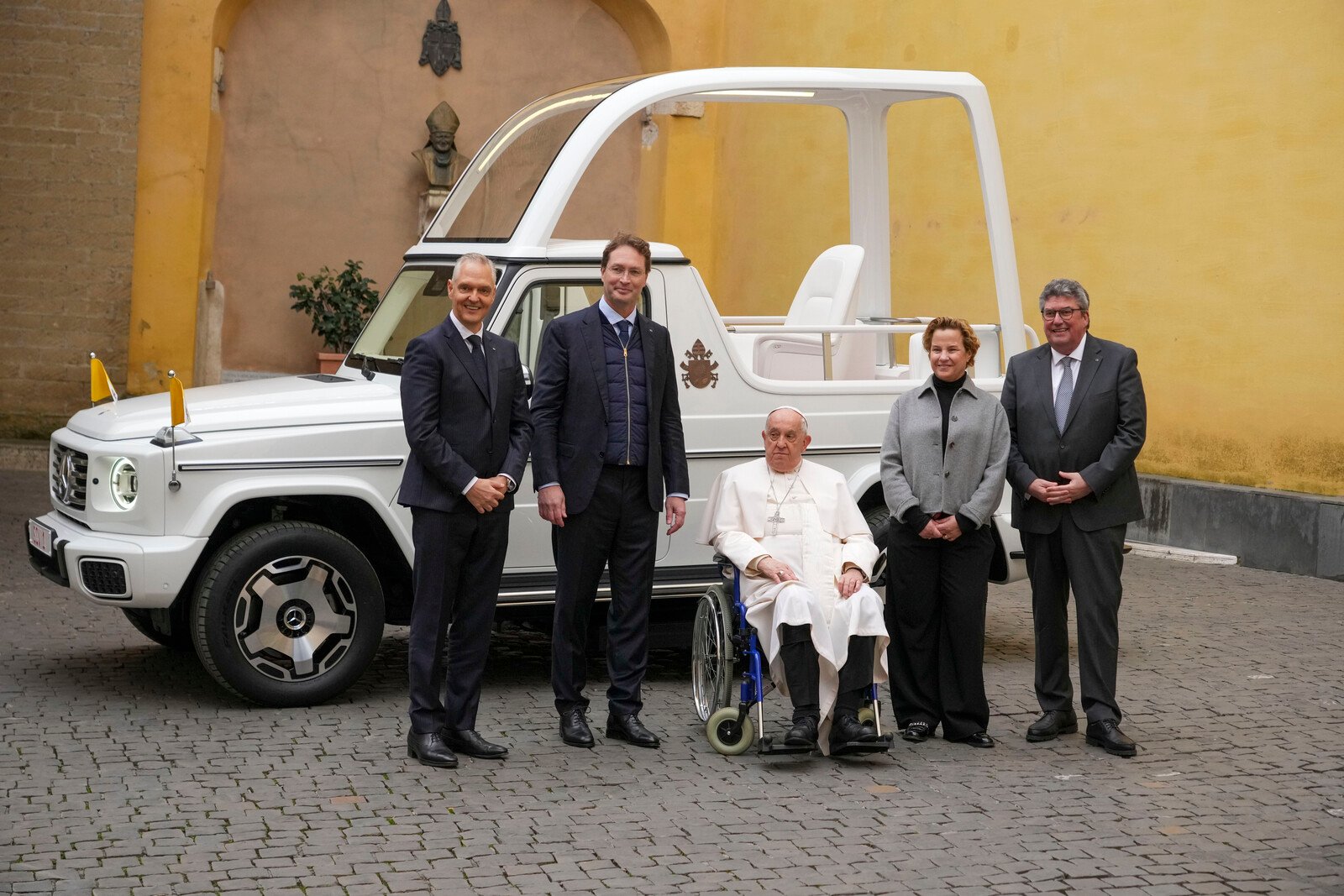 The Pope becomes environmentally friendly – with a new papal car