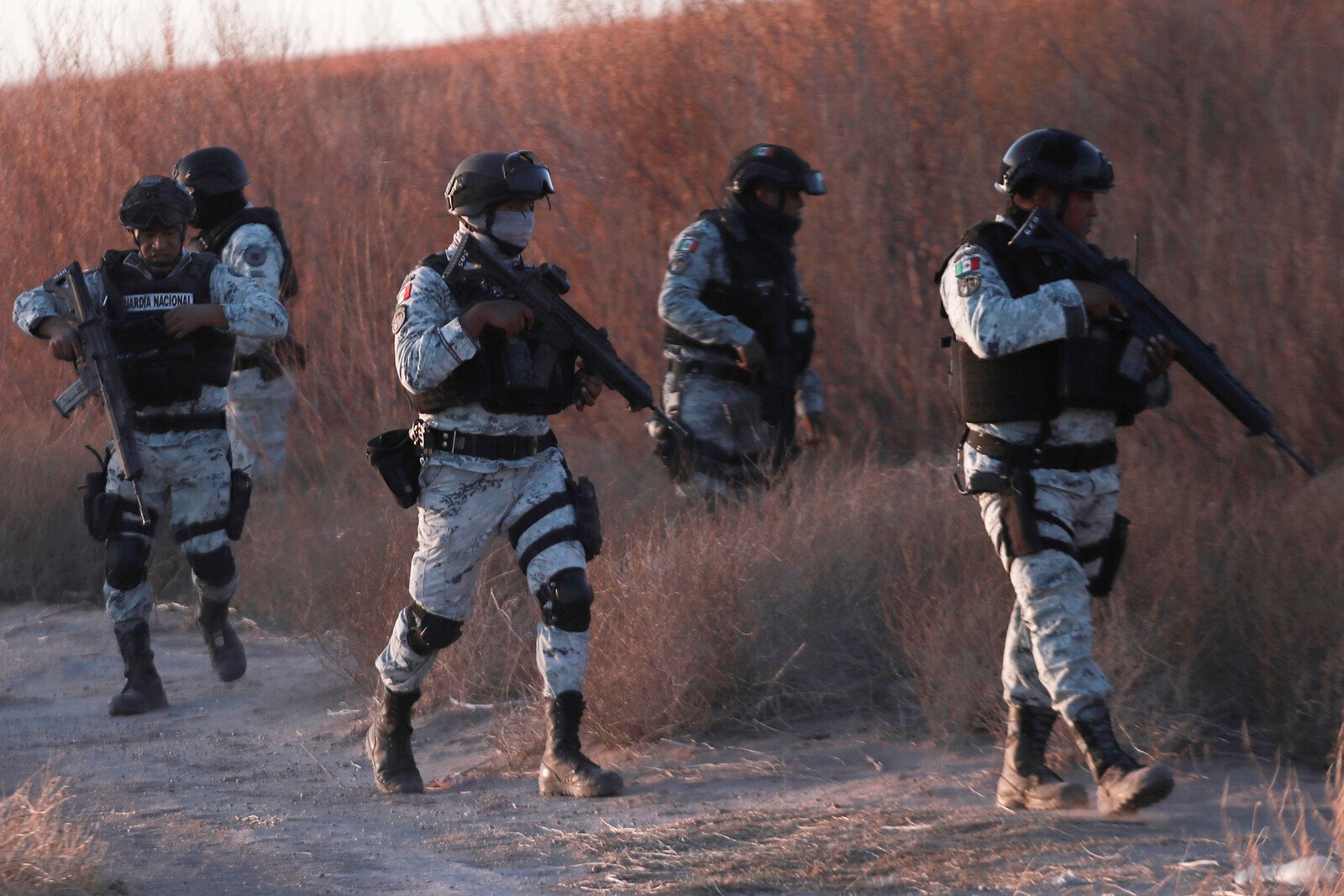 Mexican soldiers deployed at the border with the USA