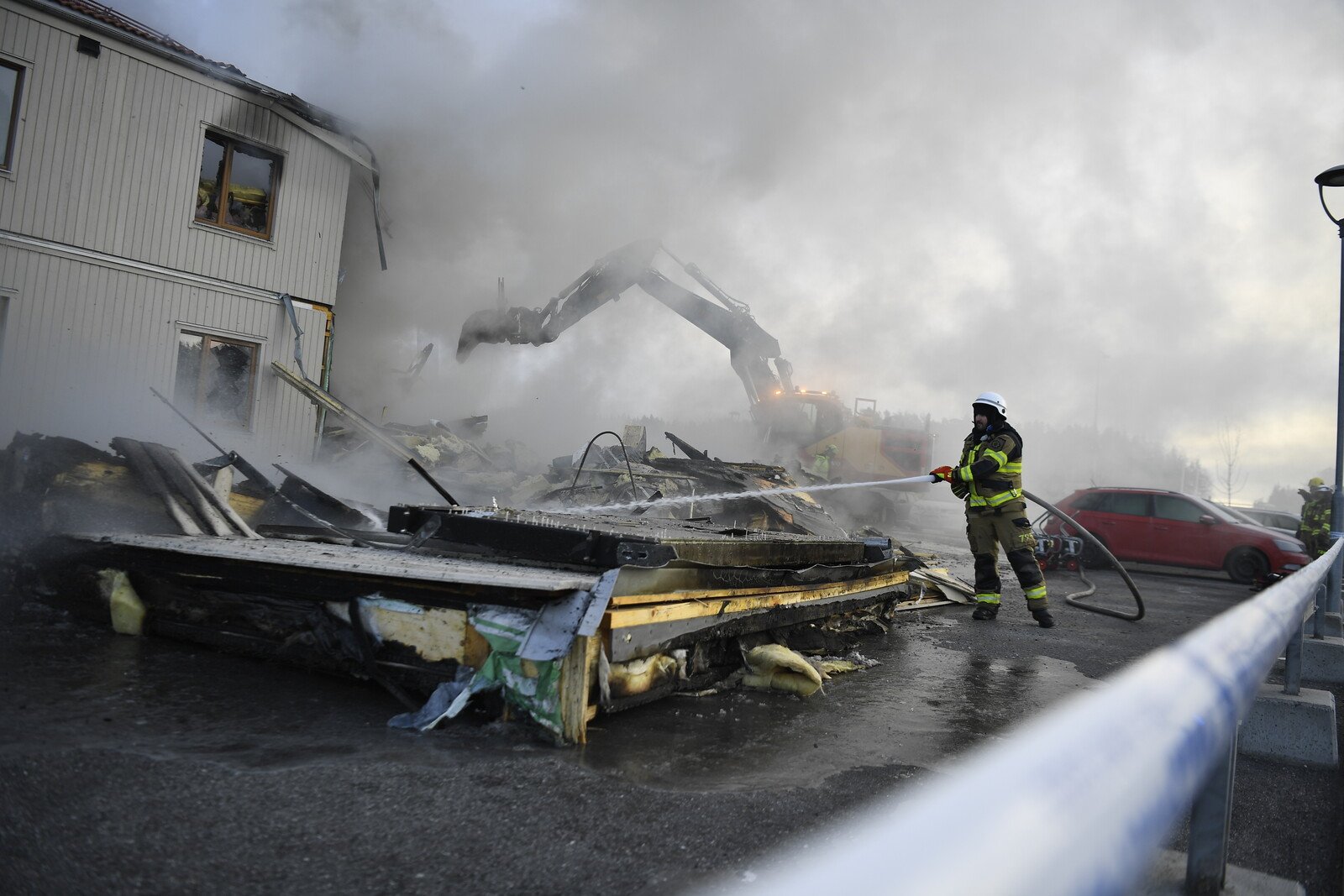 42 evacuated after fire in apartment building