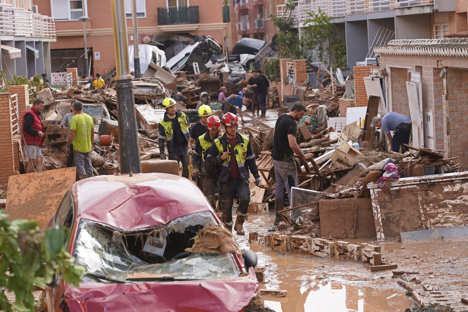 10,000 soldiers and police officers called in to Spain