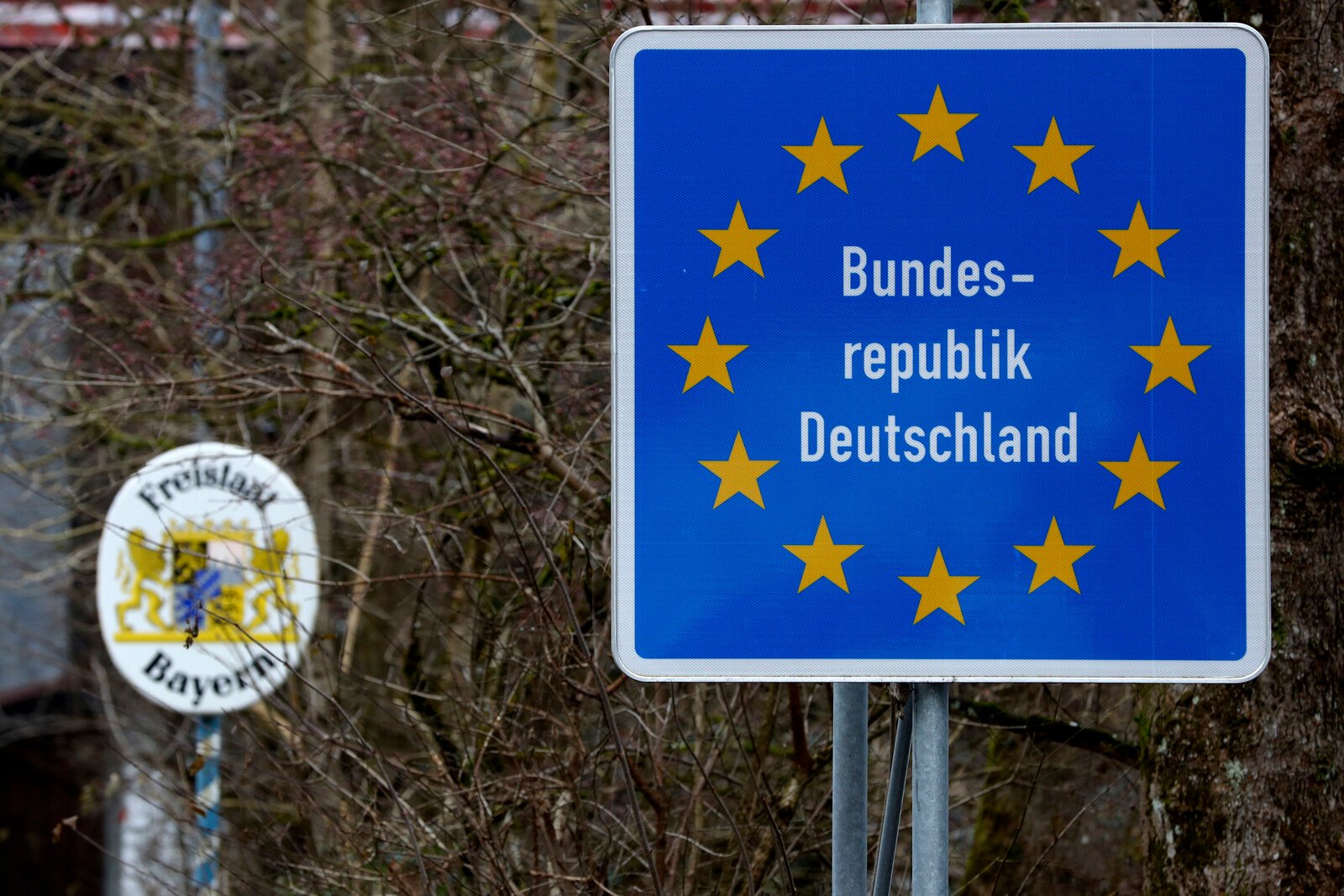 Germany introduces border controls –