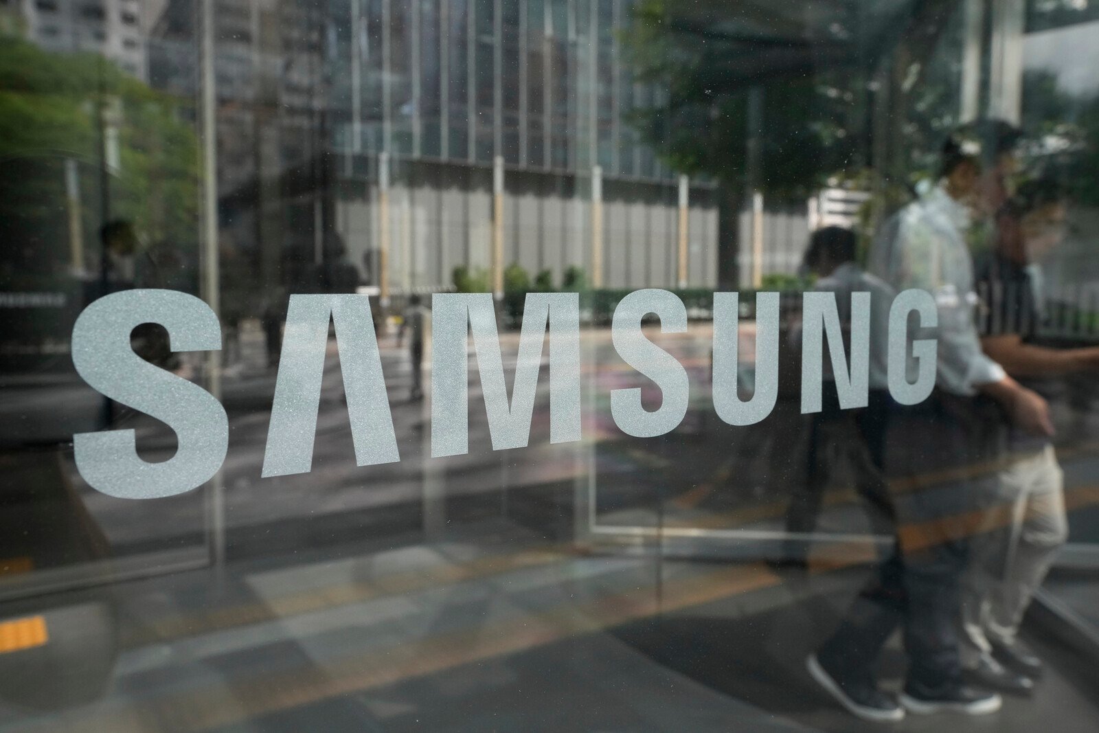 Reports: Major Layoffs at Samsung