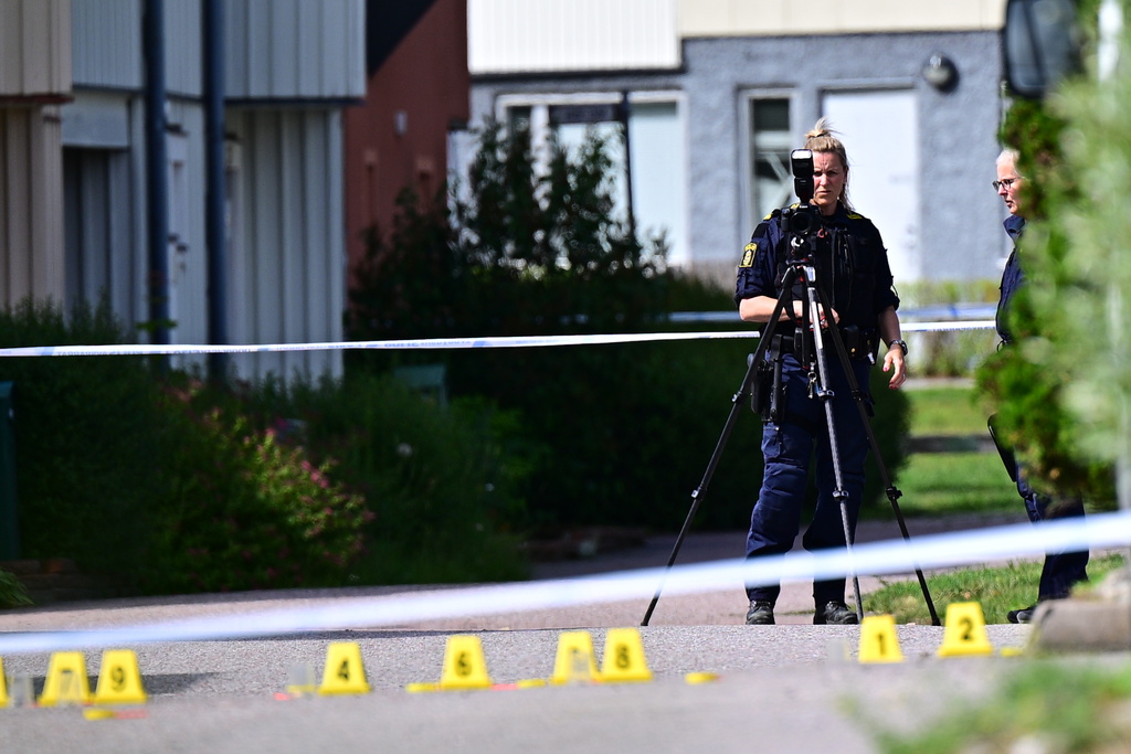 Four arrested after shooting in Södertälje