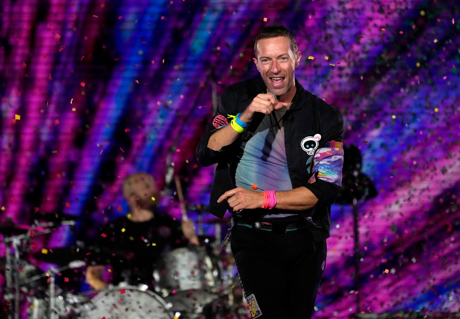 Chris Martin in Disguise Surprised in Las Vegas