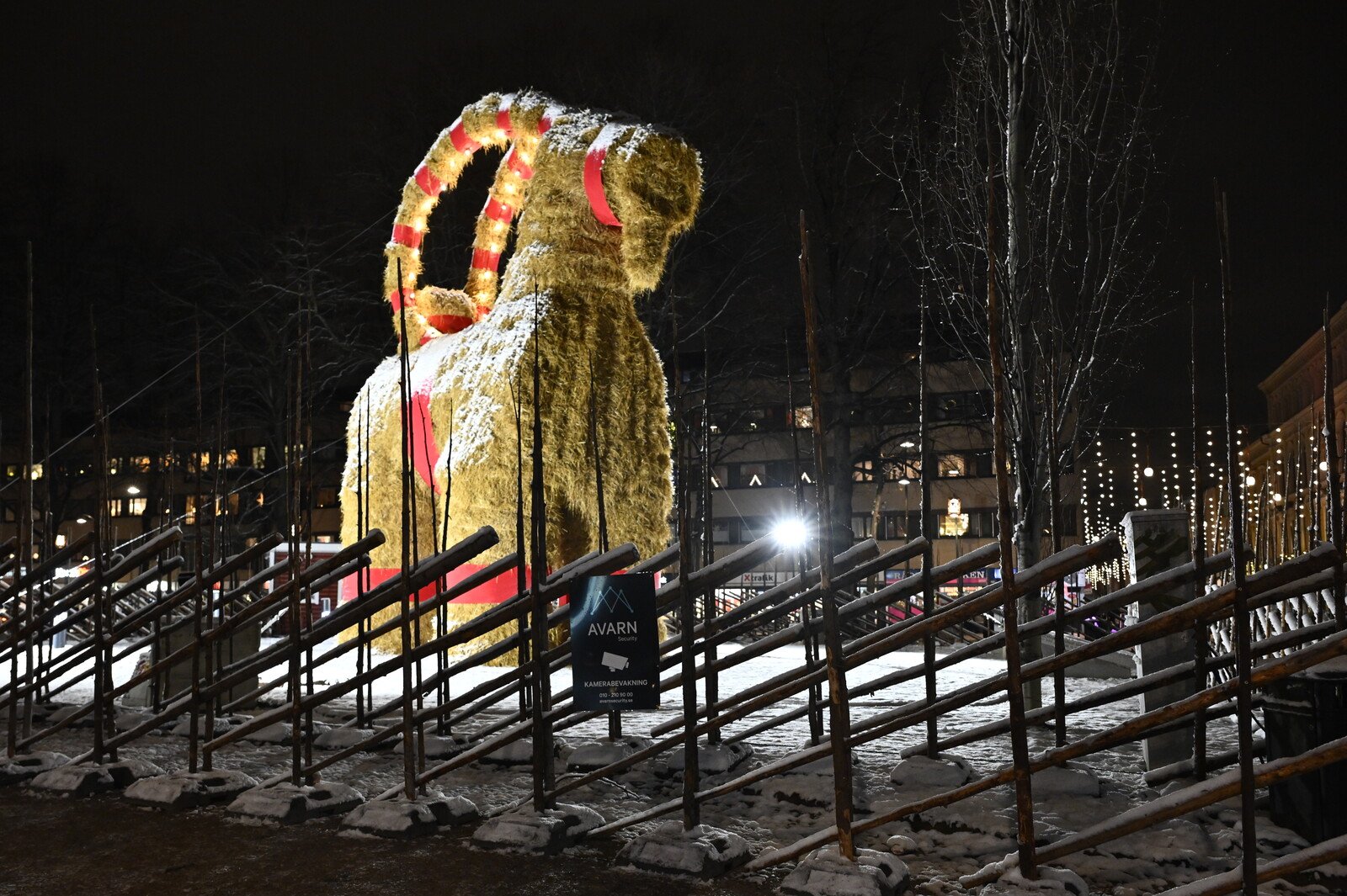 Pictures of the burning Gävle Goat spread – was fake