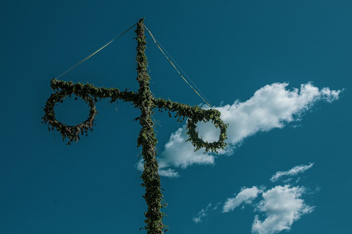 midsommarstång - maypole, photo by Mikael Kristenson