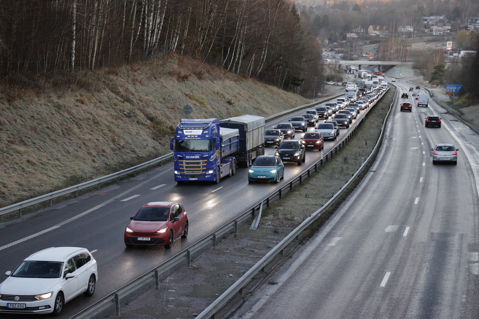 Multiple Slippery Road Accidents – and Warning for Snow