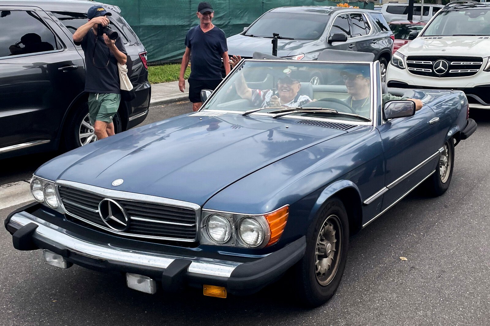 Giuliani hands over Mercedes after