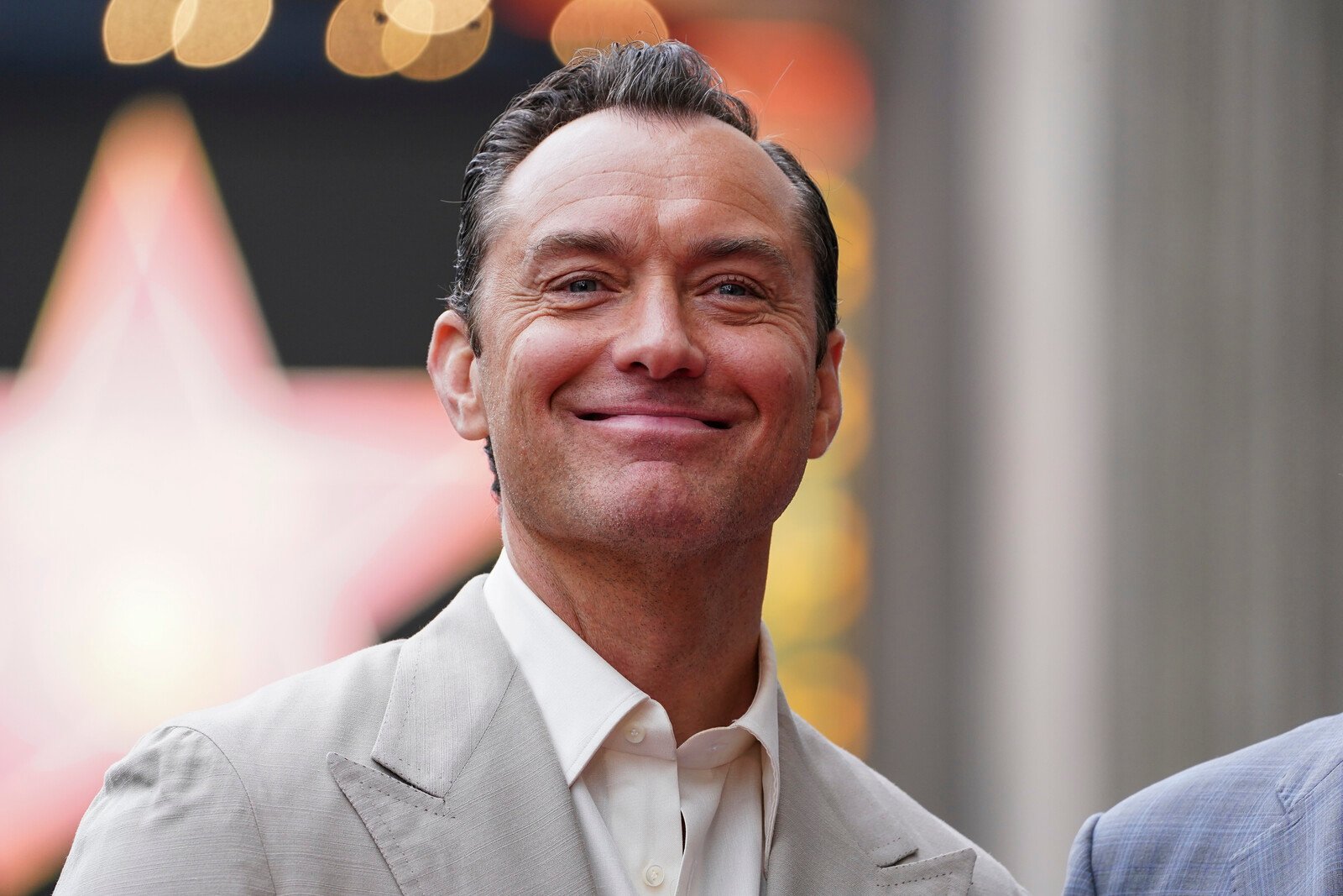 Jude Law plays Vladimir Putin