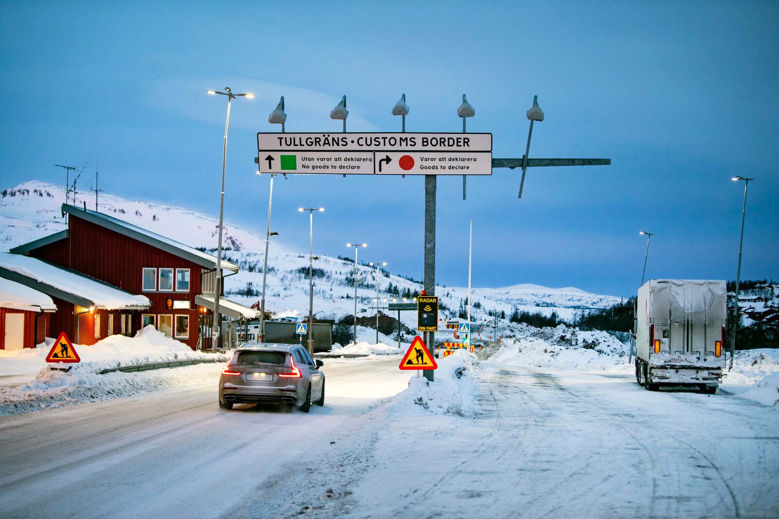 Weapons stop customs officers at the border