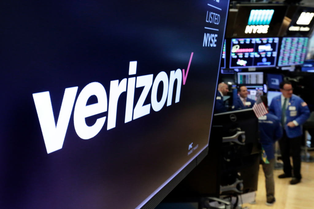 Verizon confirms giant bid on