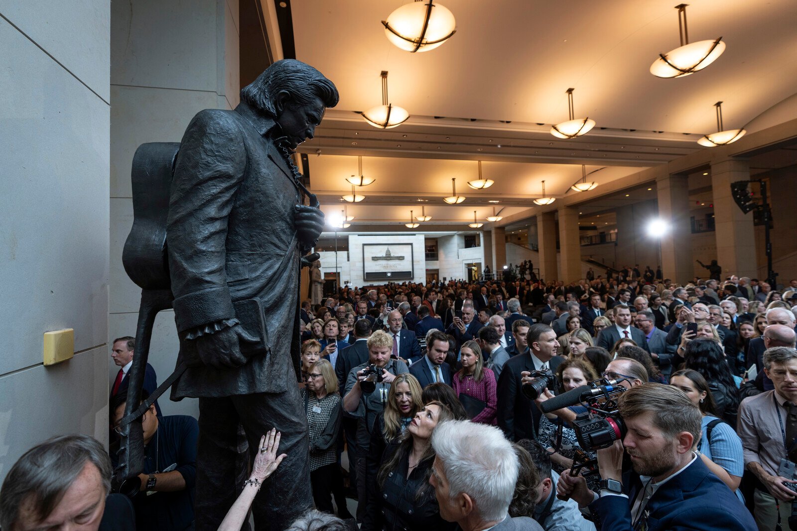 Johnny Cash is now in place in the Capitol