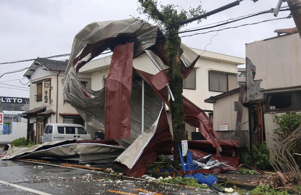 Typhoon Shanshan leaves destruction in Japan