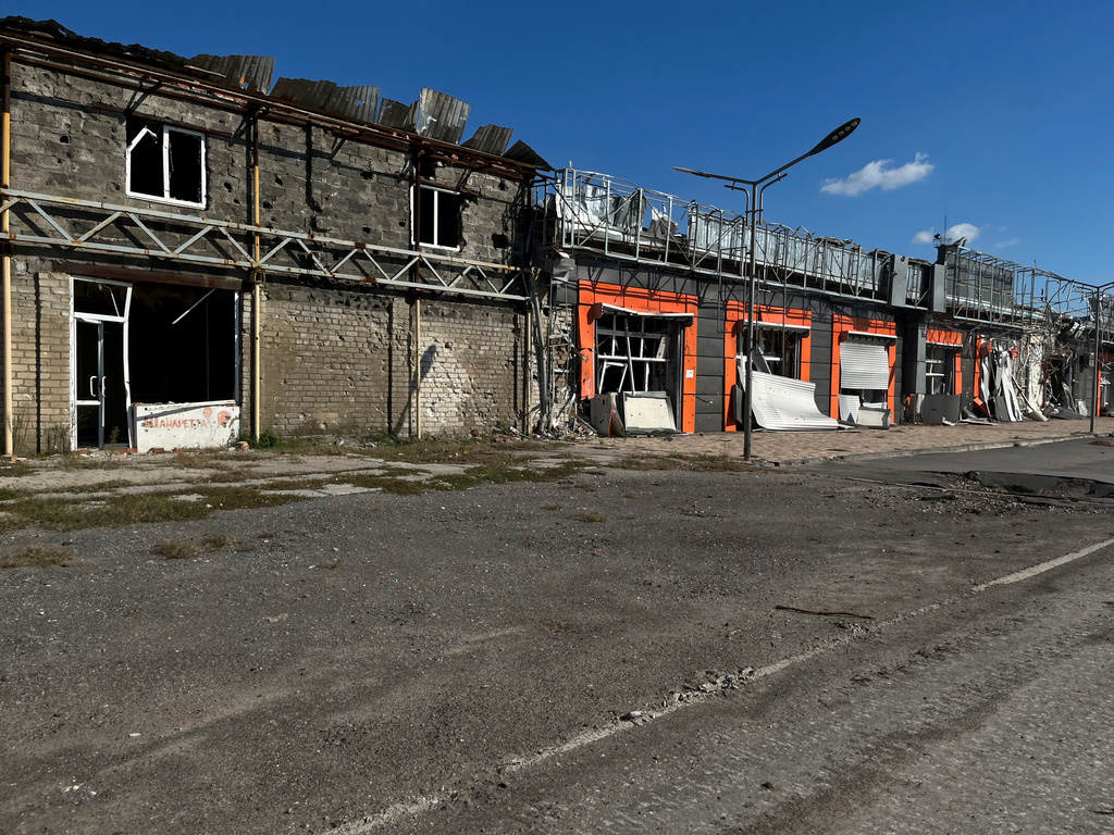 Families with children evacuated from eastern Donetsk