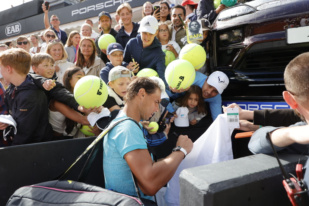 Circus Nadal creates public hysteria in Båstad