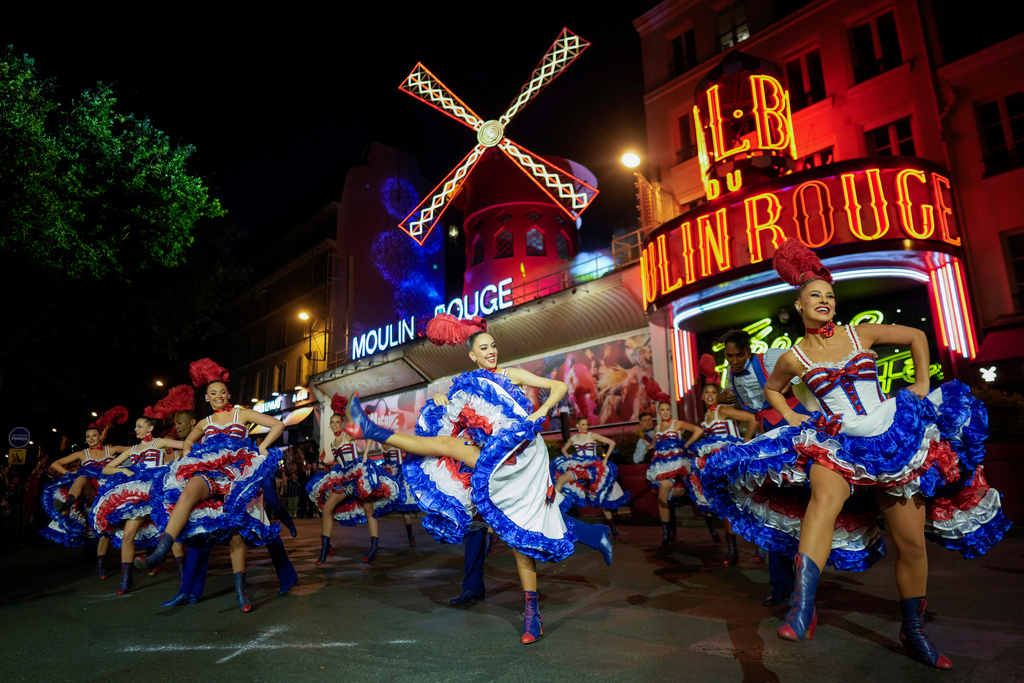 After the Collapse: Moulin Rouge's Wings Back