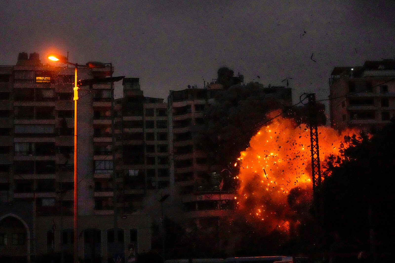 New attacks in Beirut as ceasefire looms