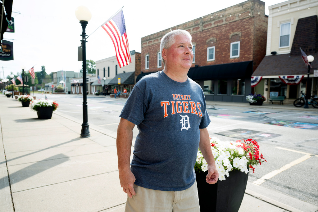 

Middle-of-the-Road Voter Glenn - He