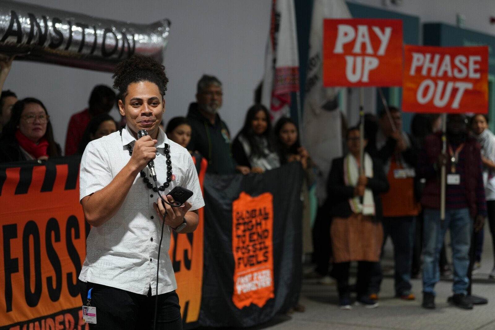 1,700 fossil fuel lobbyists on site at the climate meeting