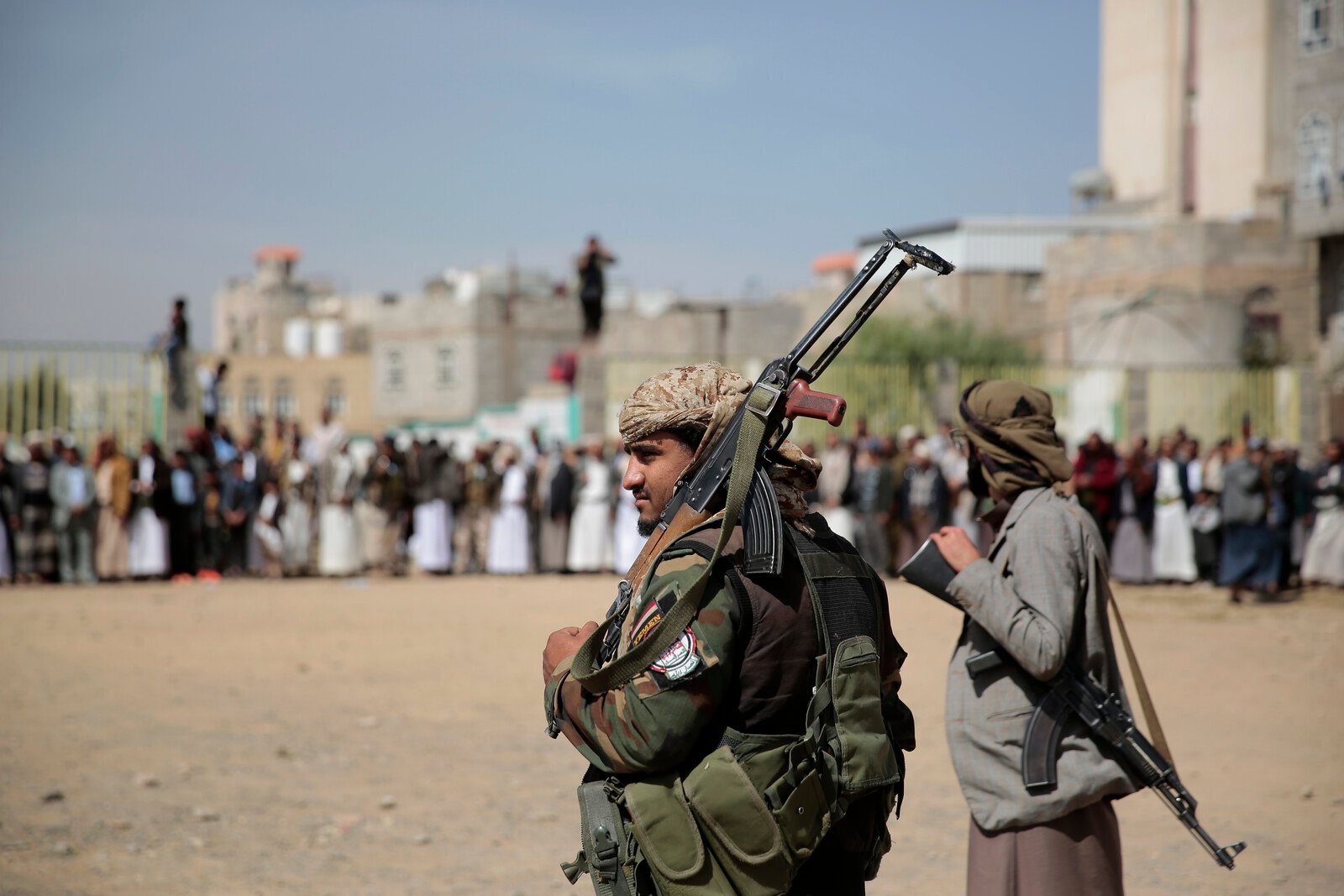 Yemenis forced to the front line – under threat of arms