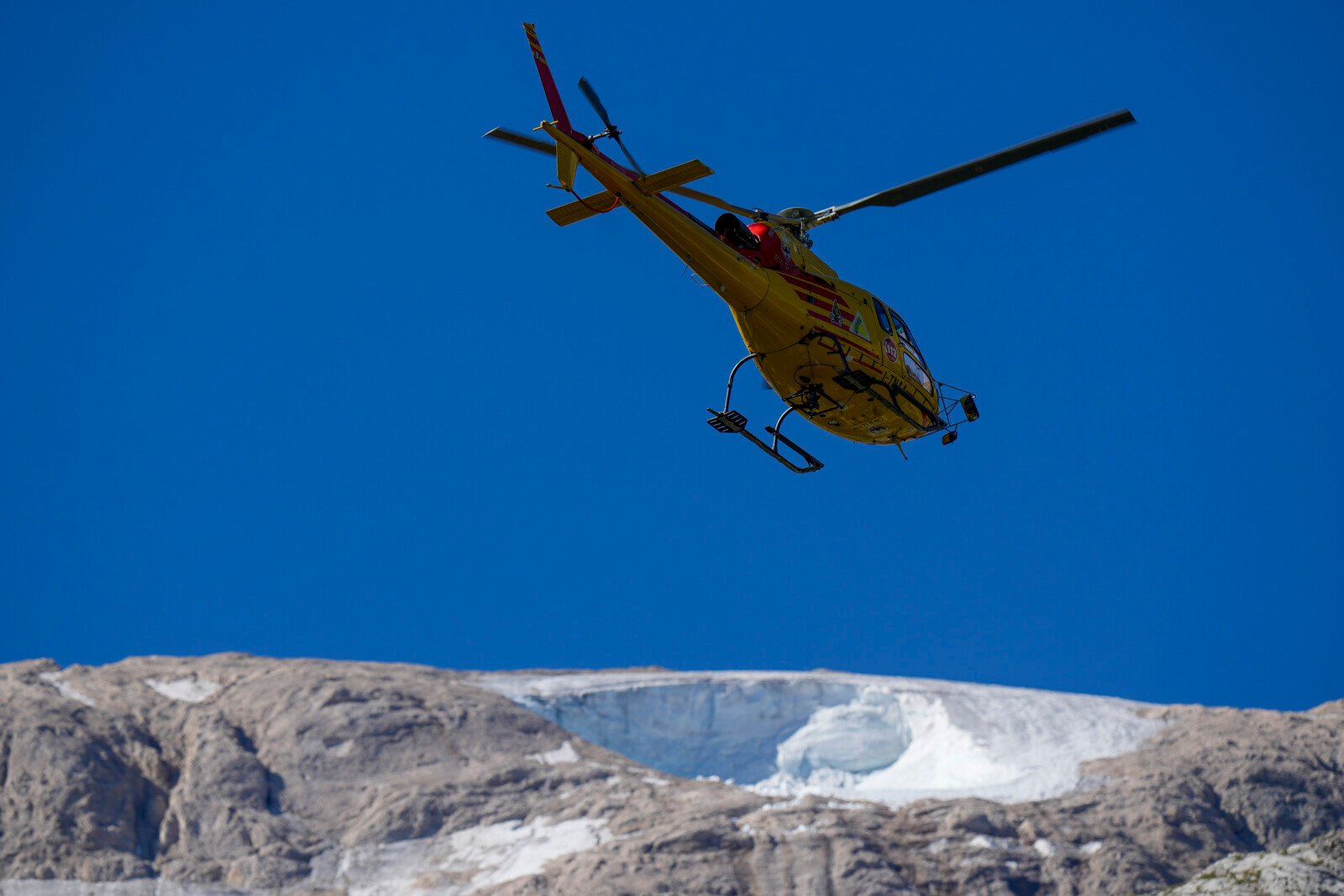 Three dead in avalanche in Italy