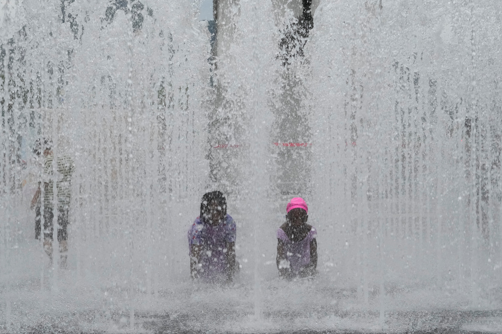 Record-breaking tropical nights in a row in Seoul