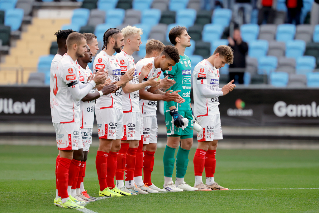 So "Svennis" is honored on the football pitches