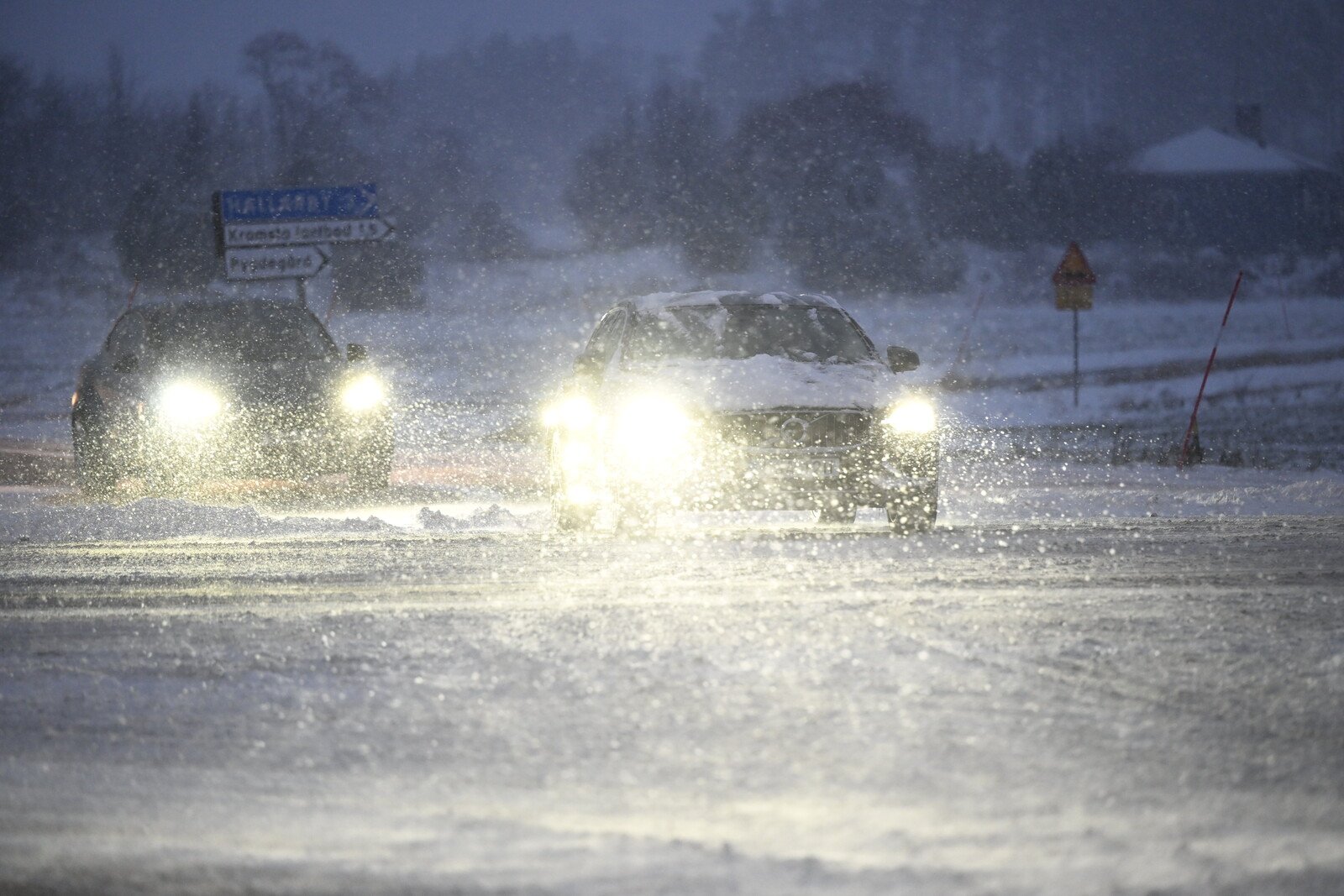 The Snowstorm Continues – Many Without Power Tonight