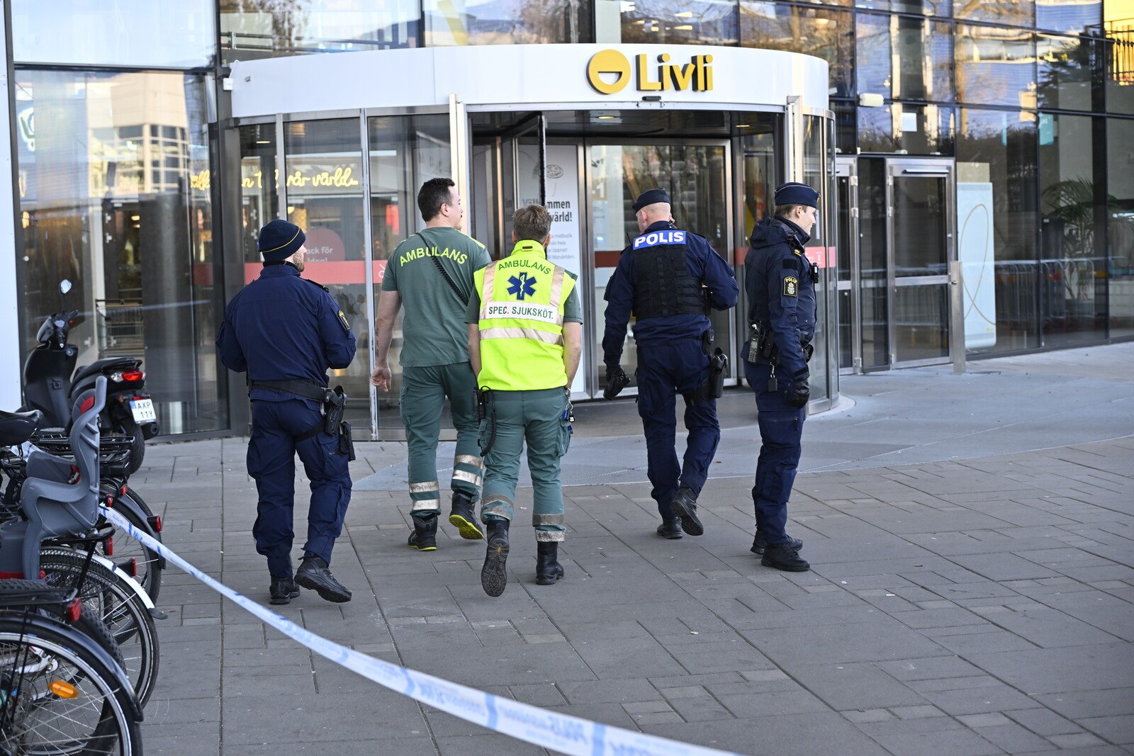 Man shot in mall in Kungens kurva