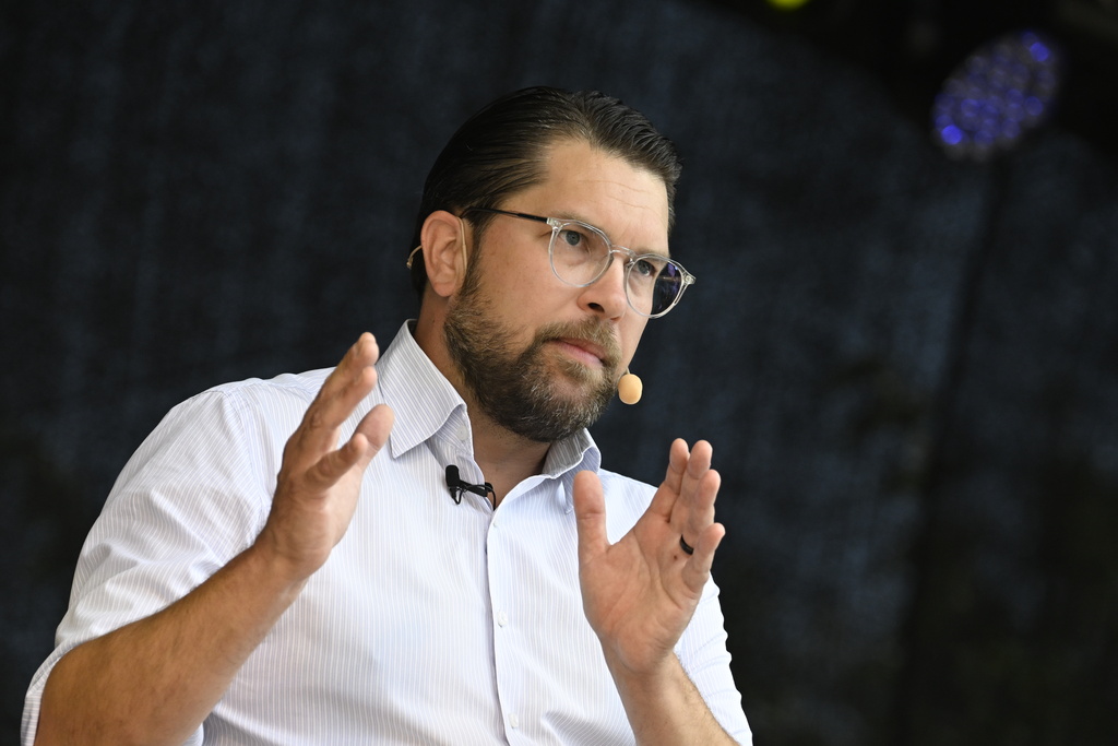 Åkesson: Police should work like