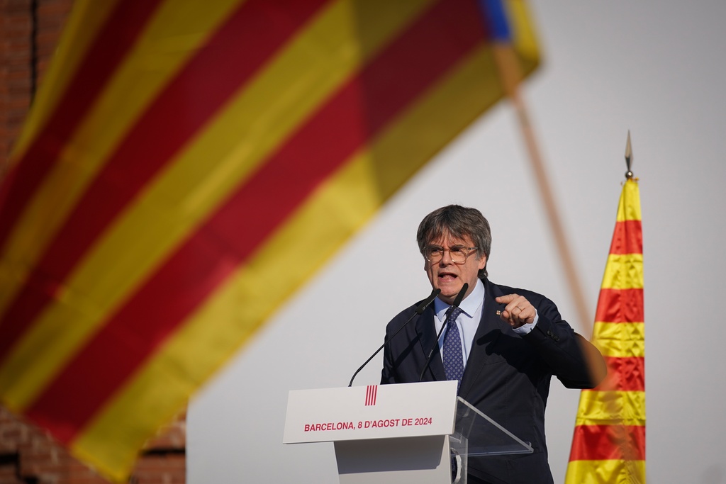 Police officer suspected of helping Puigdemont escape