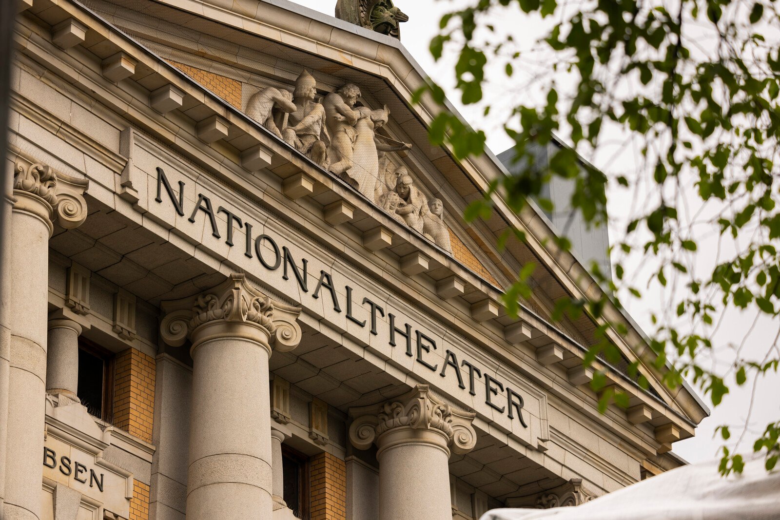 The Norwegians opt out of theater