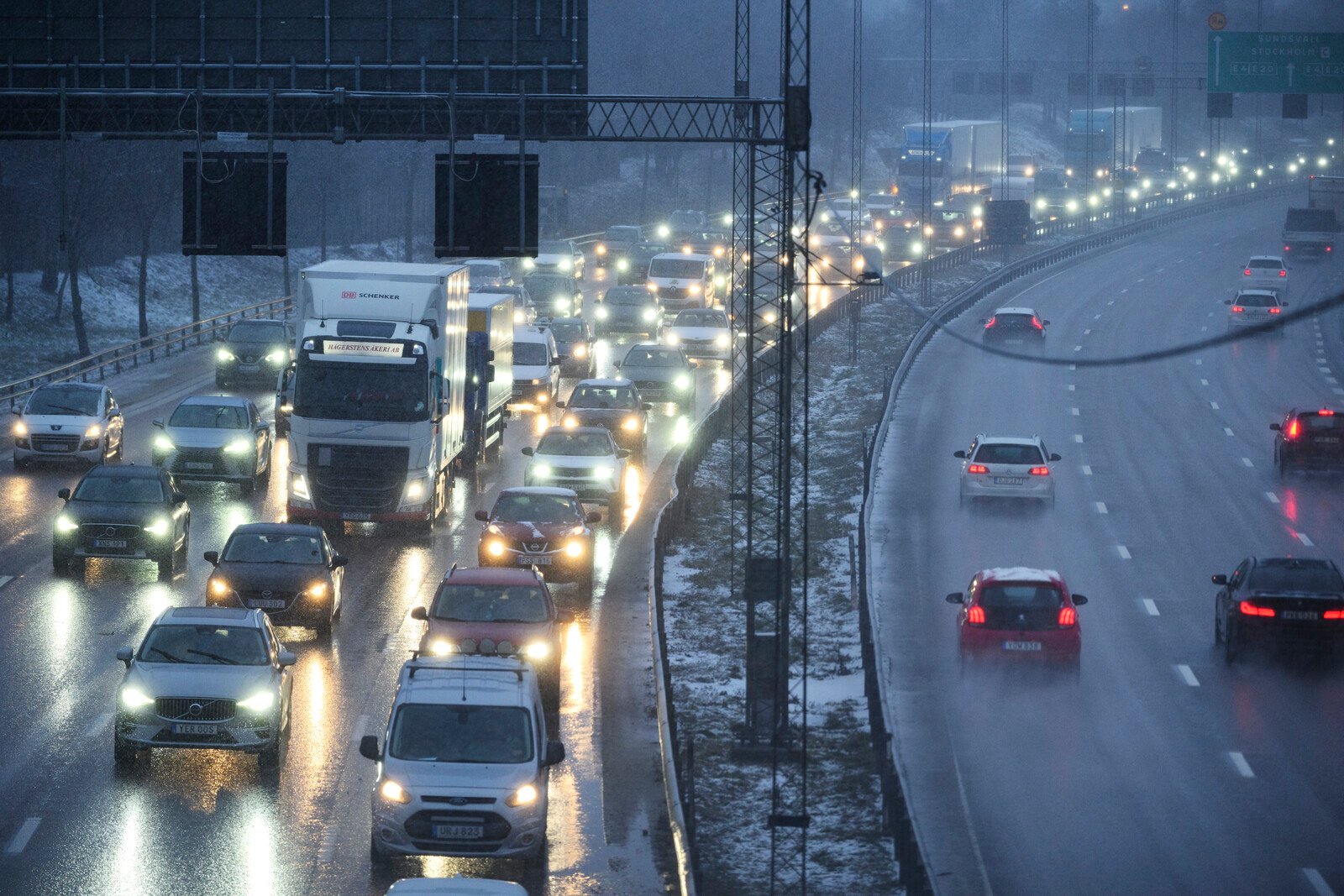 Warning of Slippery Roads on Several Roads in the Country