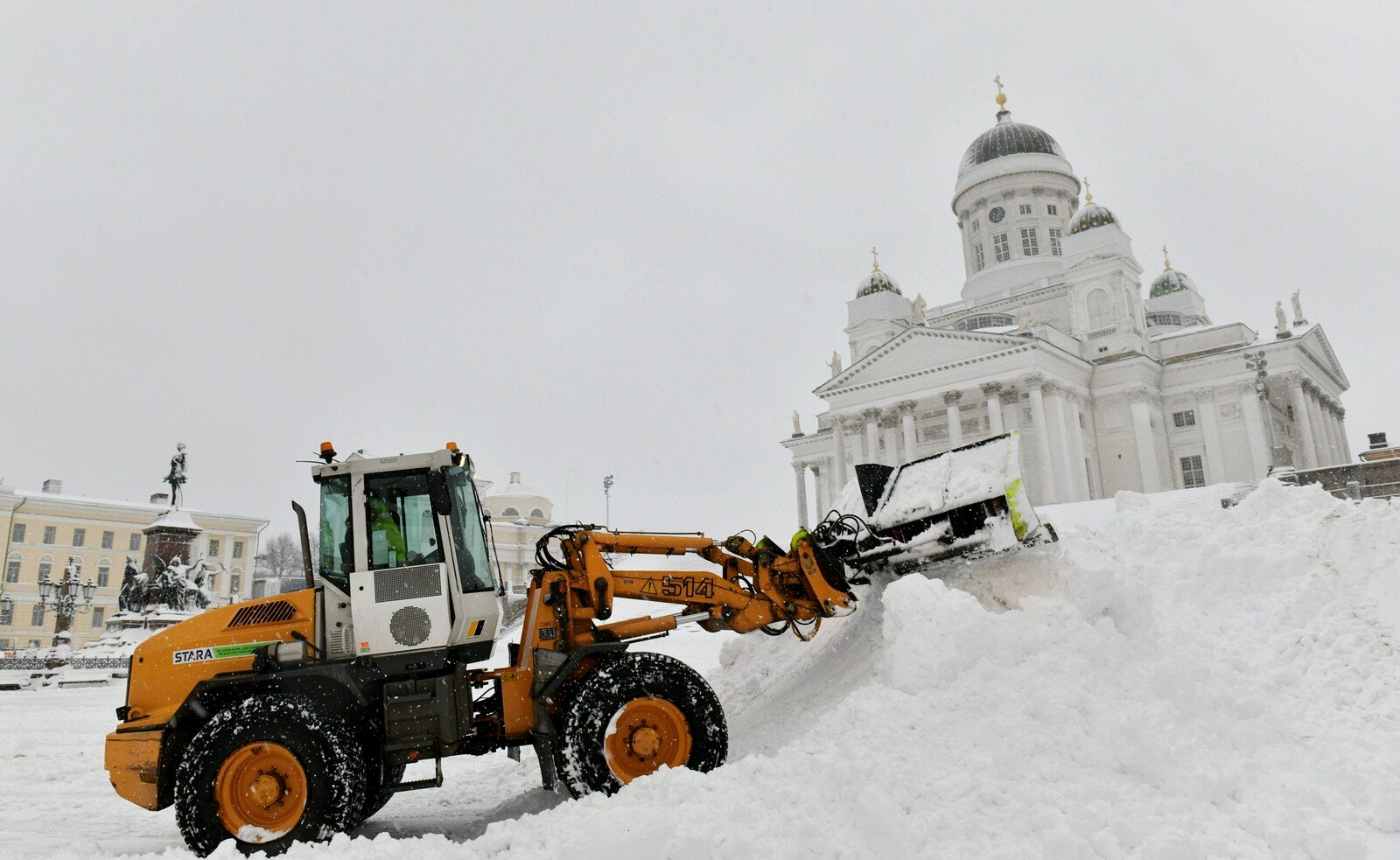 Finland's economy continues to shrink